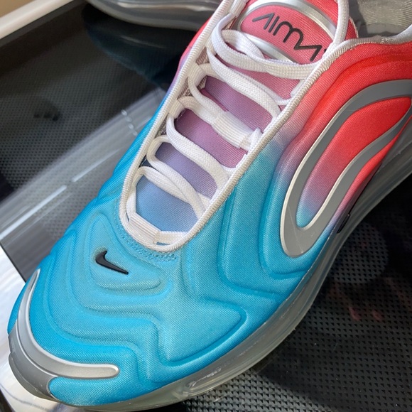 Air Max 720 - Picture 1 of 4